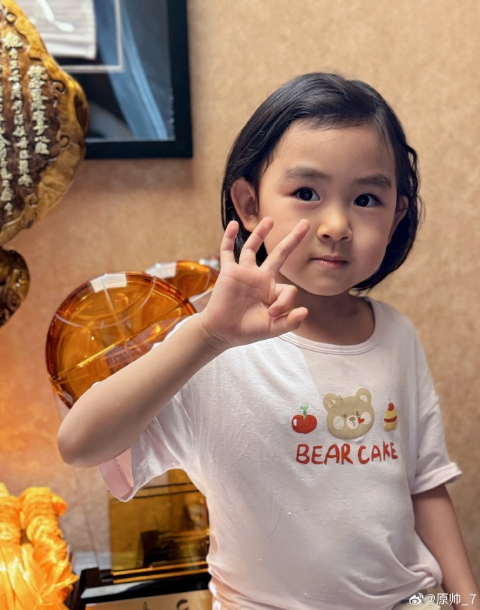 三分大賽三冠王！原帥曬三冠獎(jiǎng)杯：完成了女兒給安排的任務(wù)！